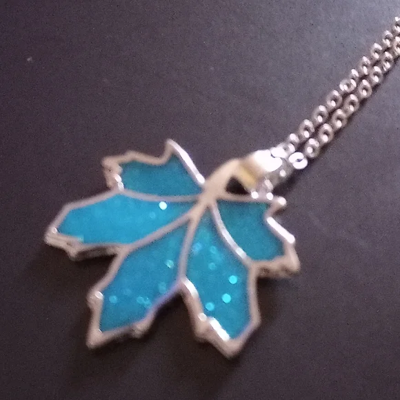 NEW! Stunning Winter Iced Blue & Silver Maple Leaf Necklace - Picture 5 of 7